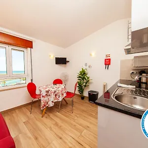 https://a38-rising-sun-top-floor-flat.hotelaalgarve.com